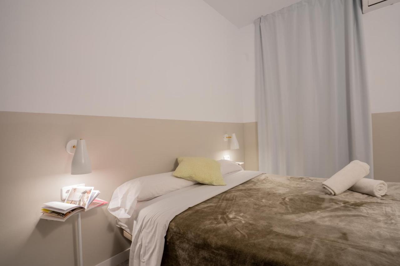Hostal Hera Барселона Екстер'єр фото